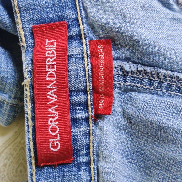 [3 for $15] Petite Jean Capris - Picture 11 of 13